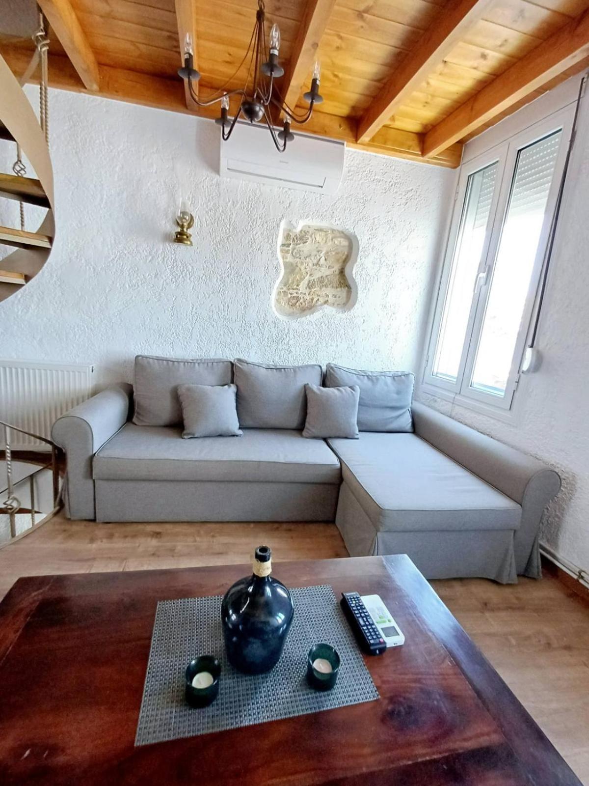 παραδοσιακό πέτρινο σπίτι Palaiokastron (Samos)